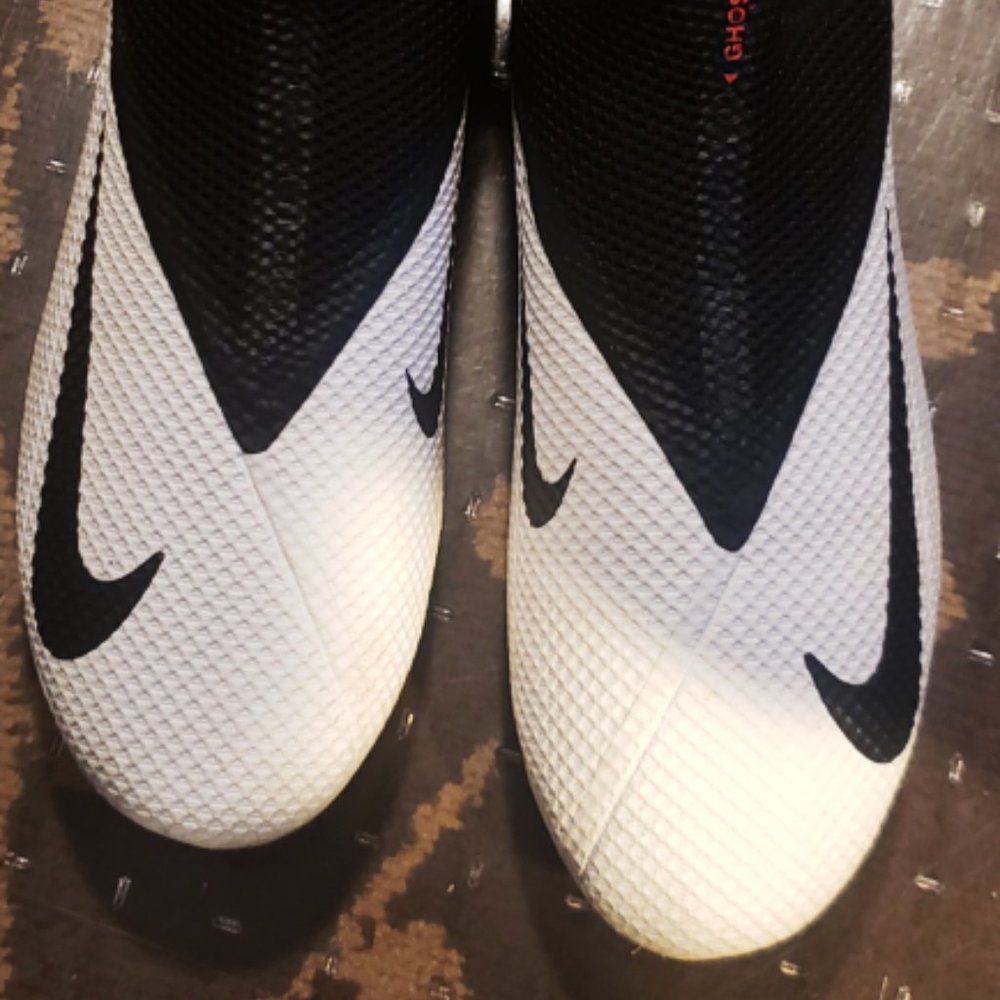 Nike CD4156-106 Men's Phantom VSN Soccer Cleats  Size 11